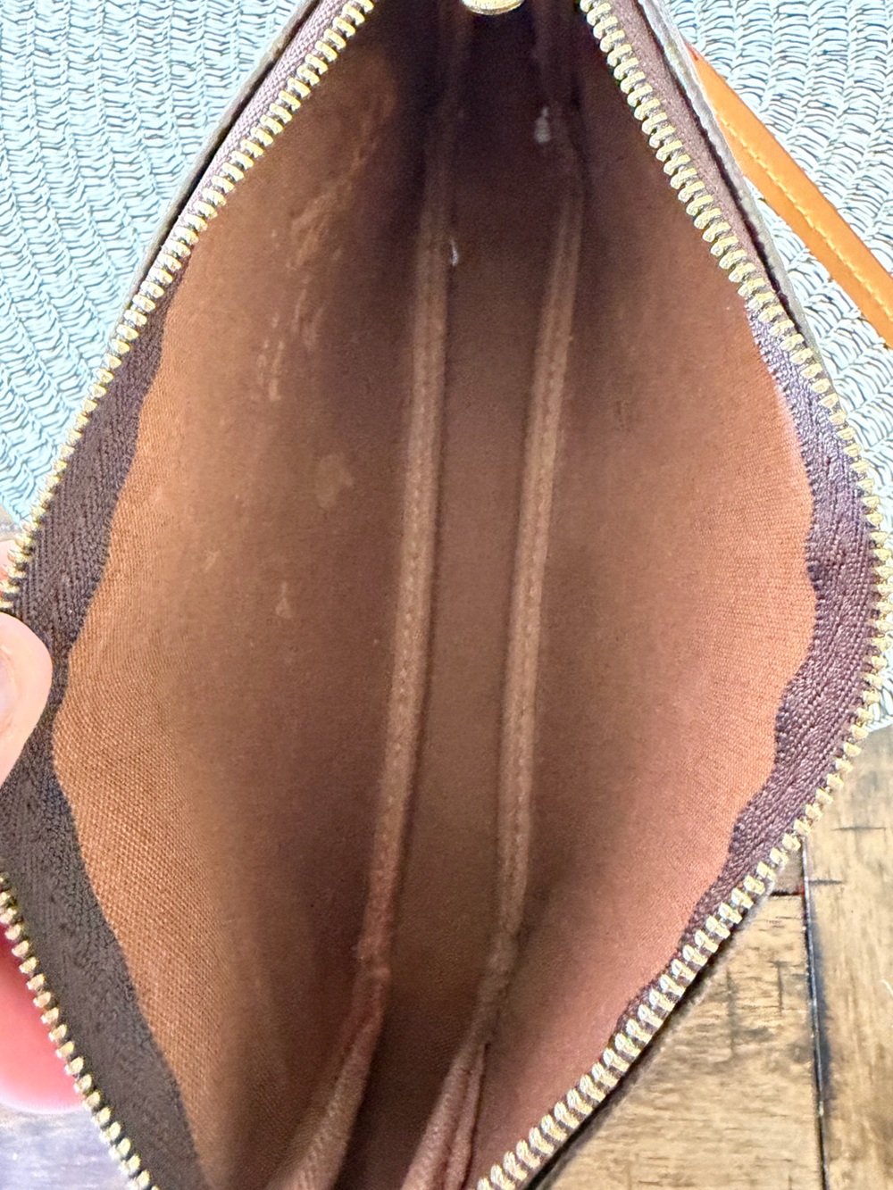 Vintage Authentic Louis Vuitton Pochette Accessoire - Picture 5 of 14